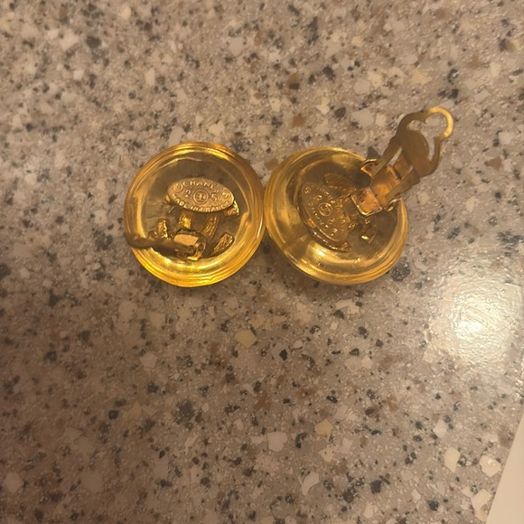 Vintage clip on Chanel earrings . Great condition - Picture 2 of 6